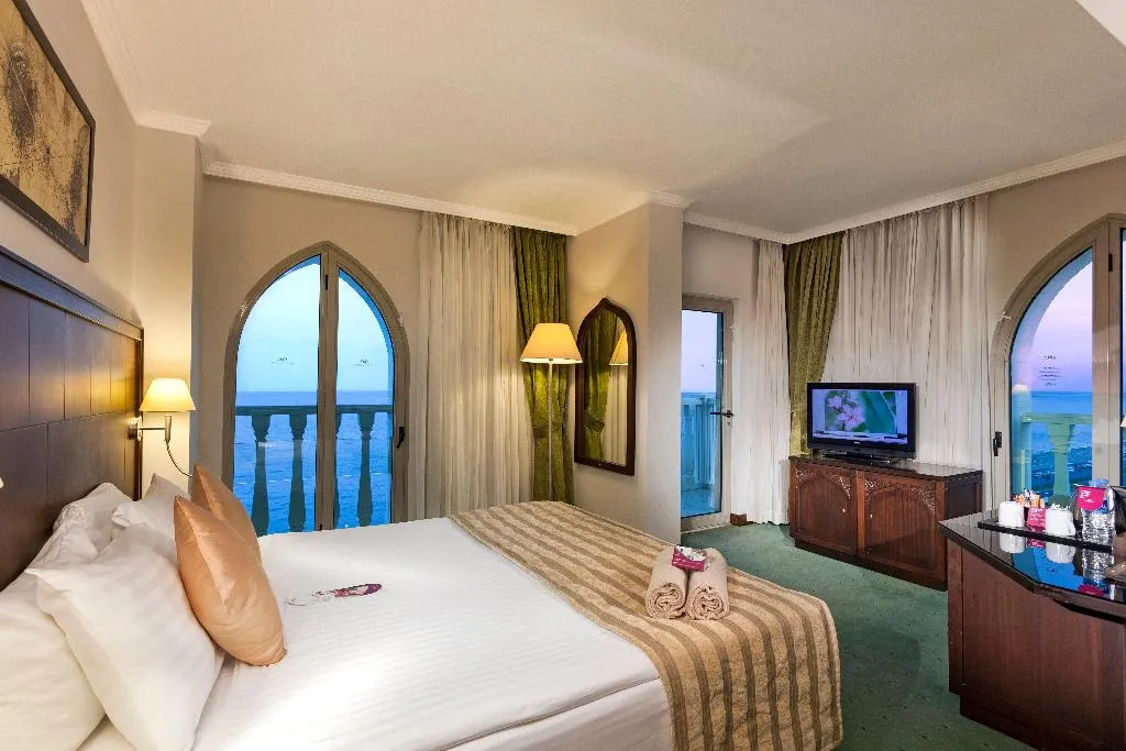 SUITE STANDARD Room, Crowne Plaza Antalya, Antalya
