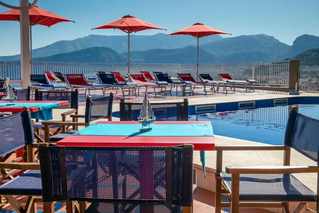 Pool, Minerva, Naples