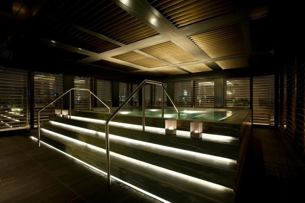 Pool, Armani Hotel Milano, Milan