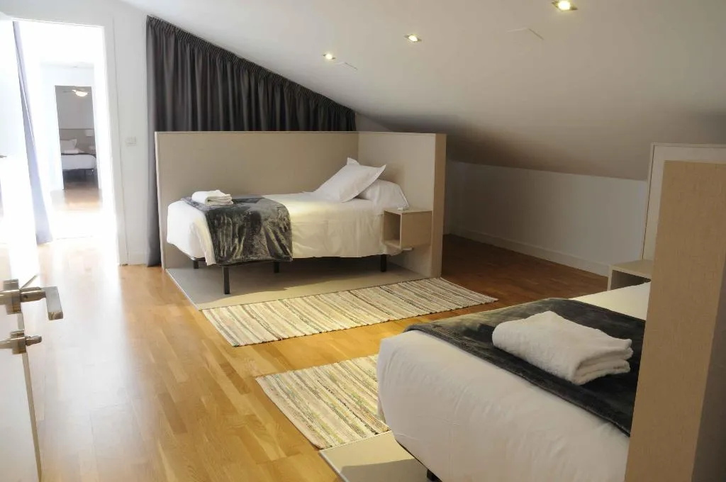 APARTMENT FOUR BEDROOMS Room, Mon Suites Catedral, Valencia