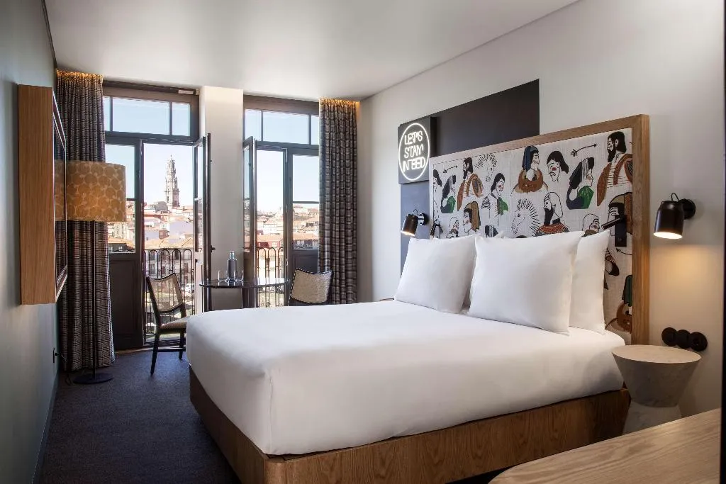 DOUBLE SUPERIOR CITY VIEW Room, Se Catedral Hotel Porto, Tapestry Collection by Hi, Porto