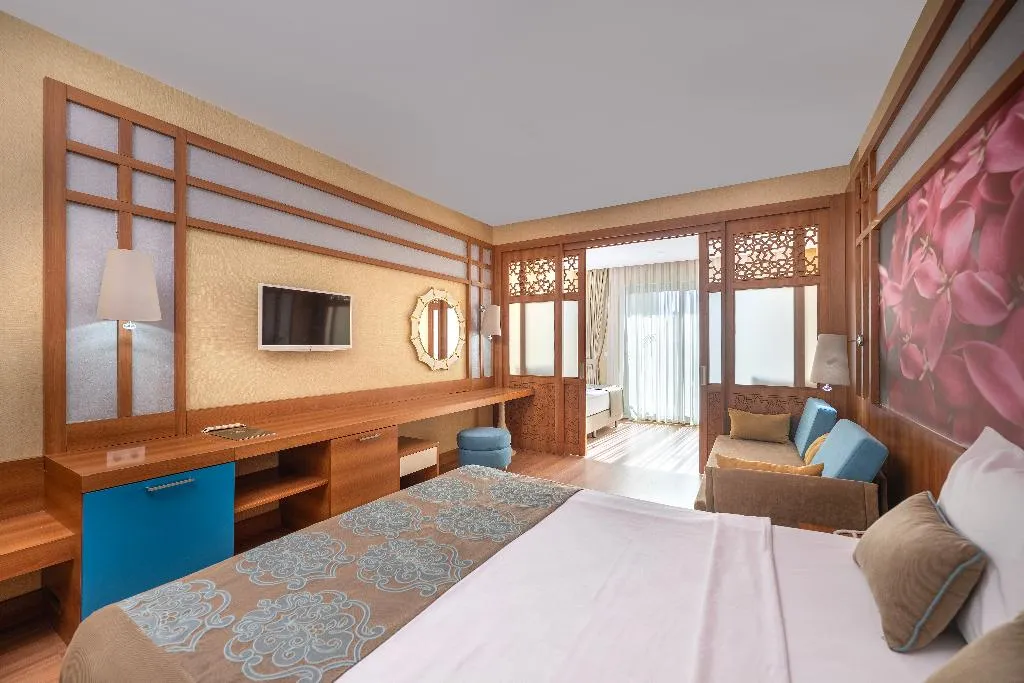 FAMILY ROOM POOL VIEW Room, Alan Xafira Deluxe Resort & Spa, Antalya