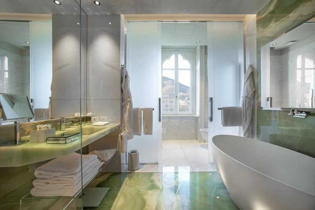 DOUBLE PREMIUM Room, Palazzo Venezia, Milan
