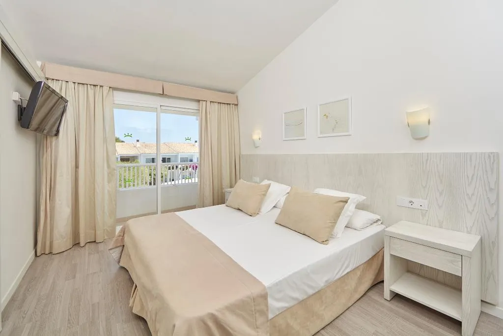 Room, Prinsotel la Caleta Apts., Menorca