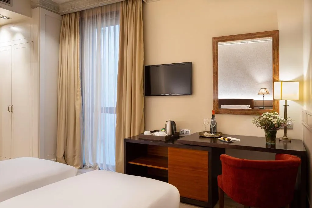 DOUBLE STANDARD Room, Duquesa de Cardona, Barcelona