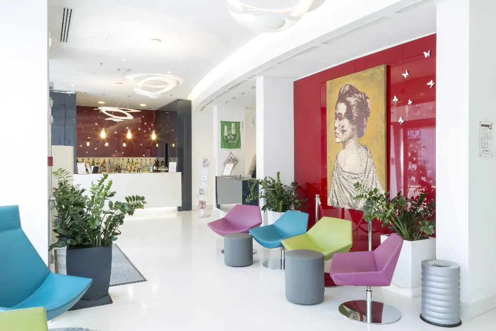 Lobby, Cristina, Naples