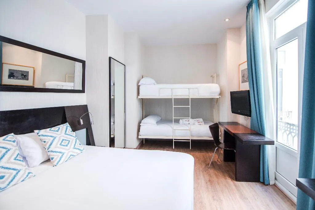 QUADRUPLE STANDARD Room, Petit Palace Plaza de la Reina, Valencia