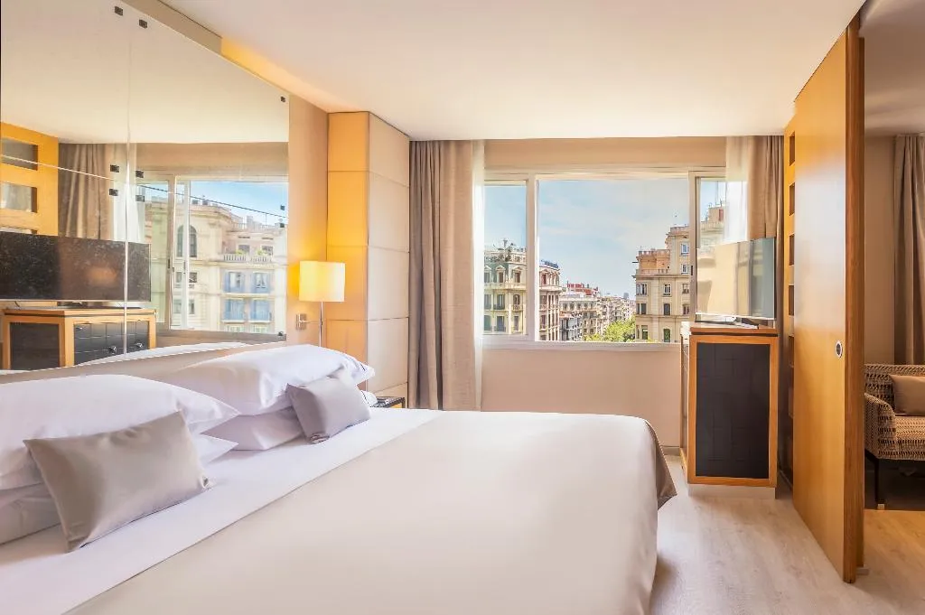 JUNIOR SUITE WITH VIEWS Room, Hesperia Presidente, Barcelona