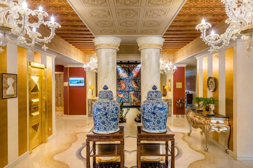 Lobby, Villa e Palazzo Aminta, Milan