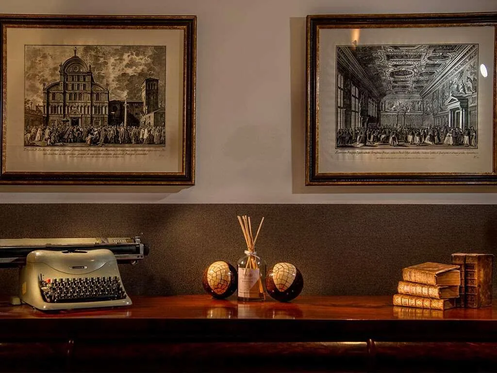 Bar, Sonder Salute Palace, Venice