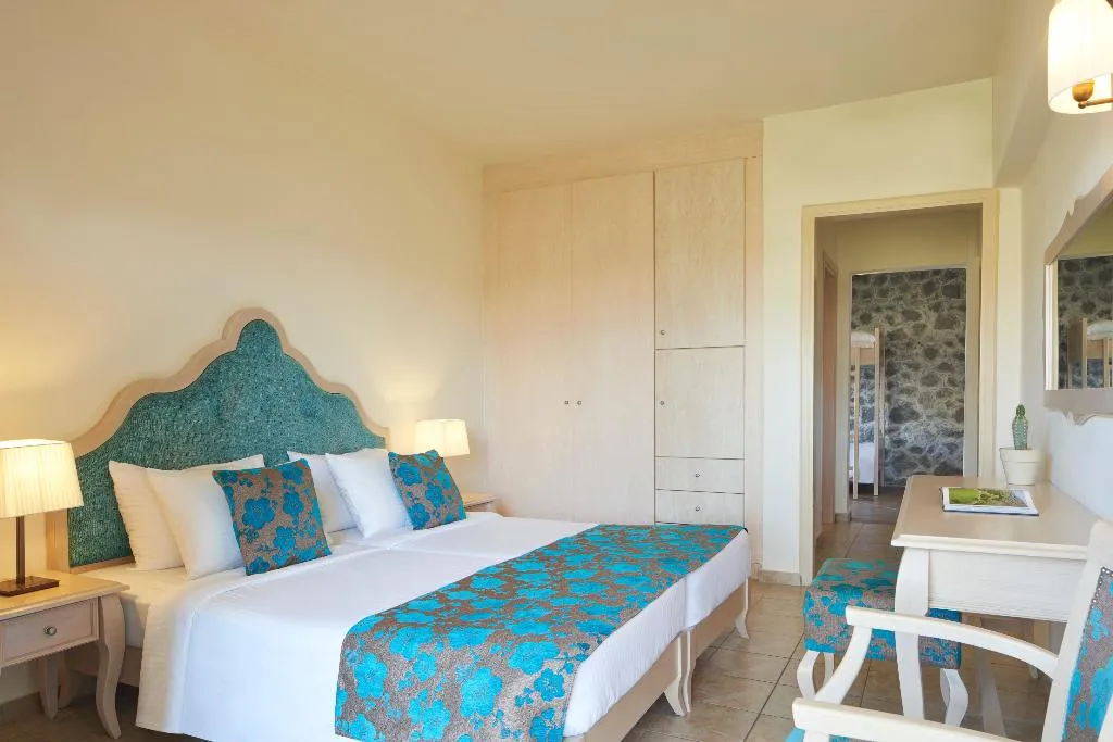 FAMILY ROOM CAPACITY 4 Room, Civitel Creta Beach, Crete