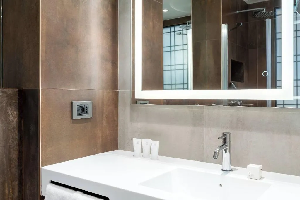 JUNIOR SUITE QUEEN SIZE BED Room, AC Hotel Venezia, Venice