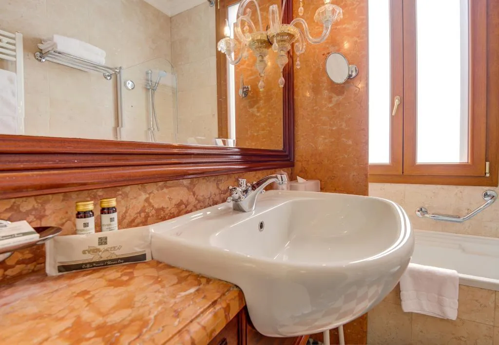 Double or Twin SUPERIOR Room, Antiche Figure, Venice
