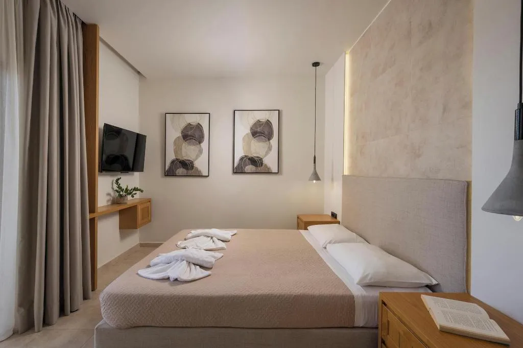 Room, Petritos Rooms And Studios, Crete