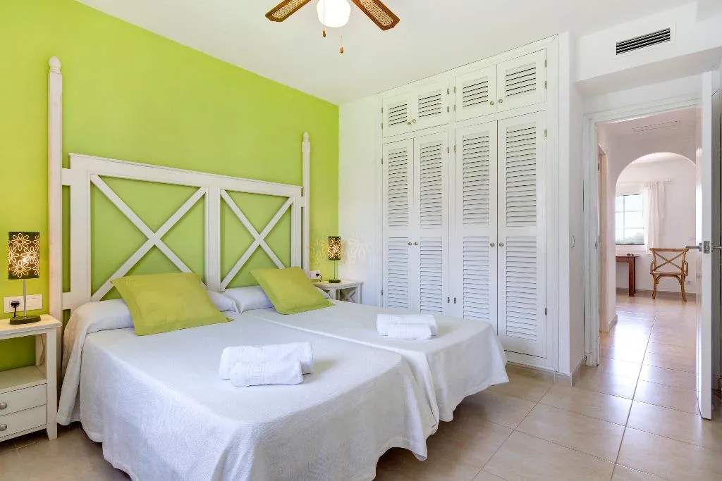 APARTMENT TWO BEDROOMS Room, Son Bou Playa Gold, Menorca