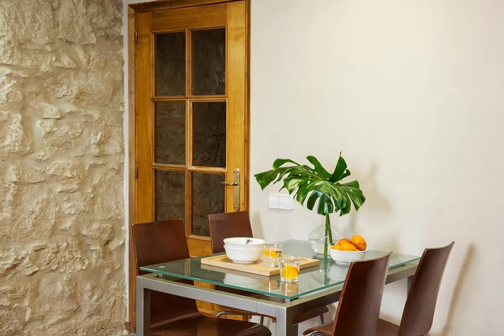 APARTMENT CAPACITY 5 Room, AinB Las Ramblas-Guardia Apartments, Barcelona