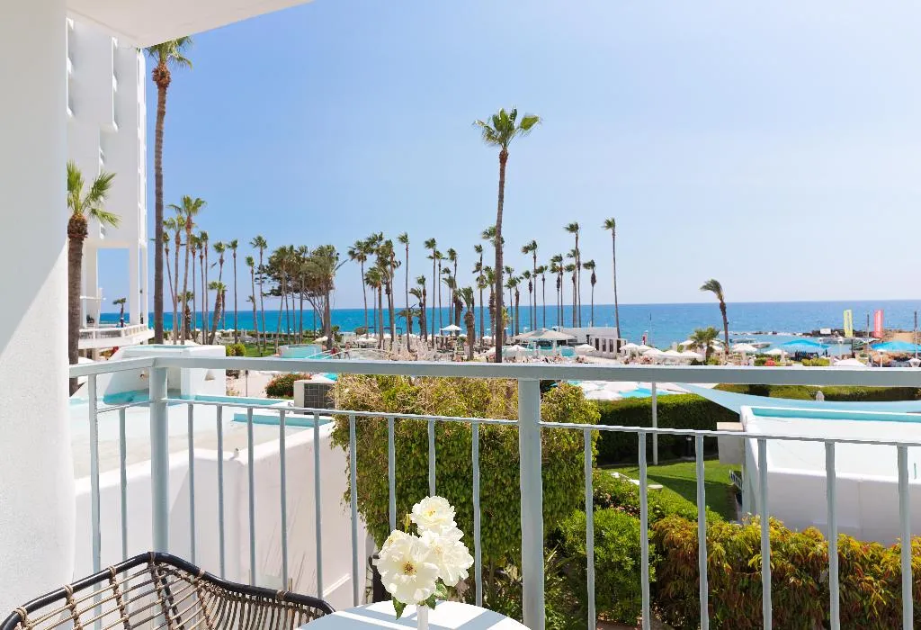 BUNGALOW STANDARD Room, Leonardo Plaza Cypria Maris Beach Hotel & Spa, Cyprus
