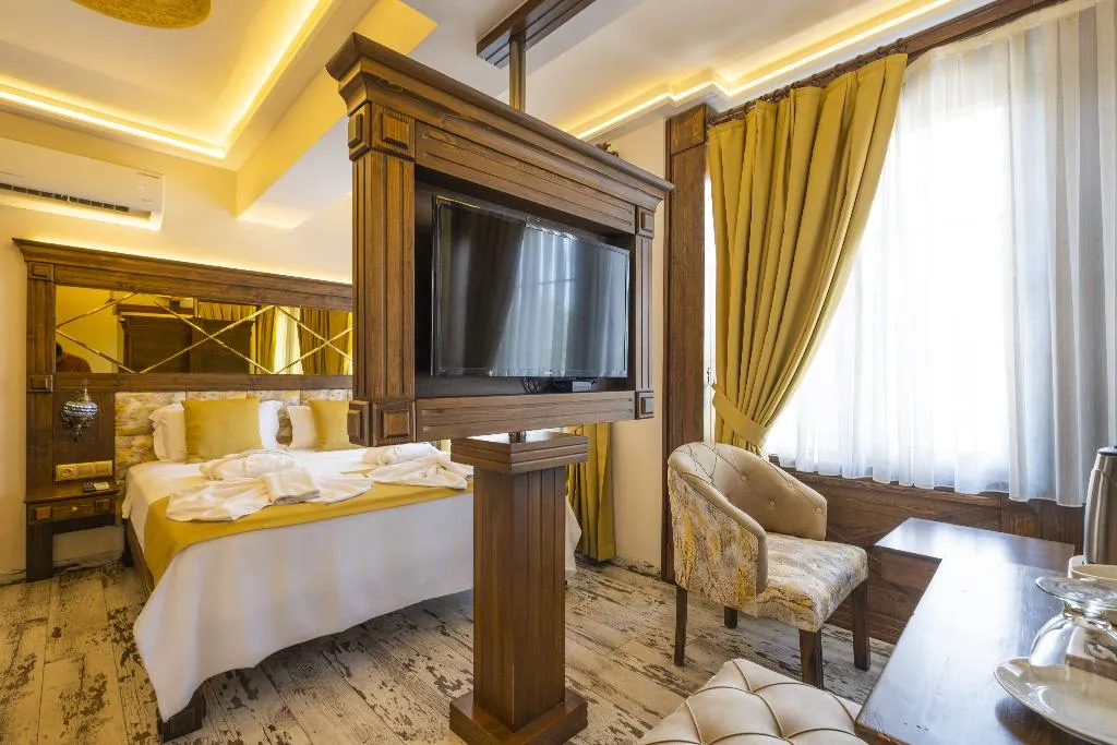 Room DELUXE ONE BED Room, Reis Royal Hotel, Dalaman