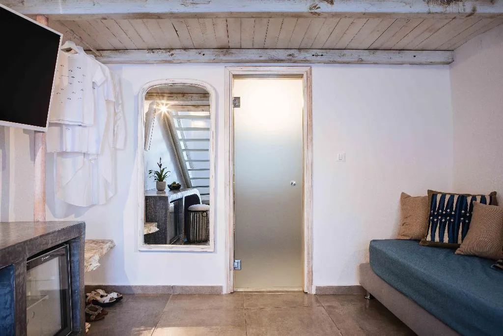 QUADRUPLE THREE BEDS Room, The Museum Project Oia, Santorini