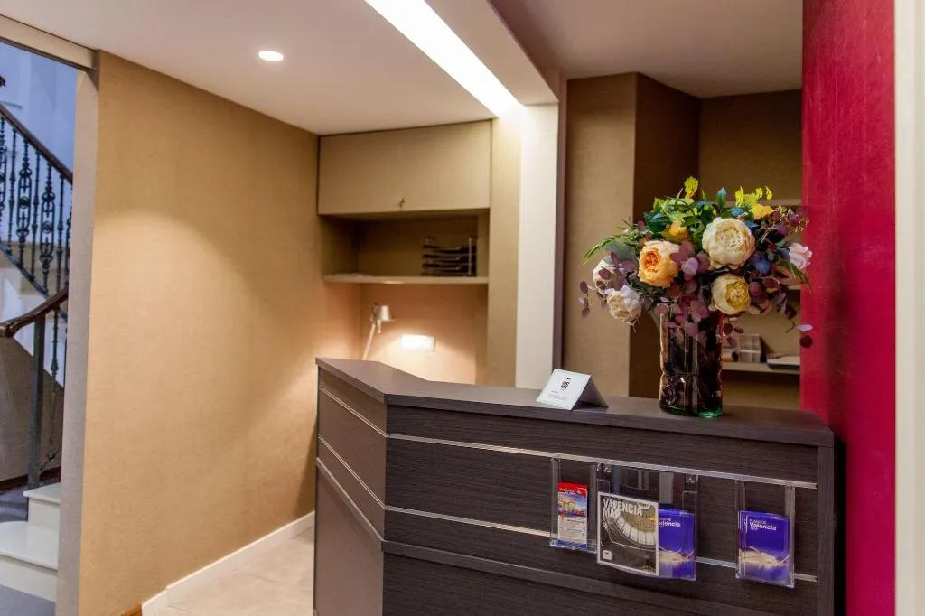 Lobby, Host & Home, Valencia