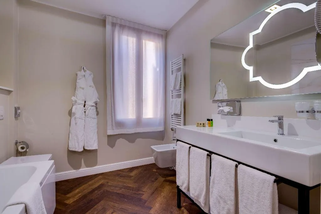 DOUBLE CANAL VIEW Room, CHC Continental, BW Premier Collection, Venice