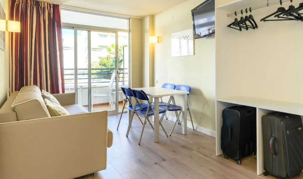 APARTMENT CAPACITY 4 Room, Medplaya Esmeraldas, Costa Brava