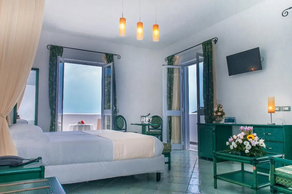 JUNIOR SUITE SEA VIEW Room, Borgo Romantica Resort & SPA, Naples