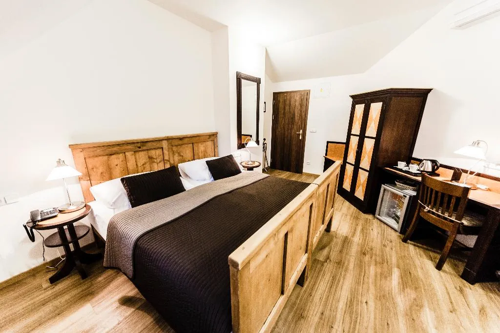 DOUBLE STANDARD Room, Archibald at the Charles Bridge, Prague