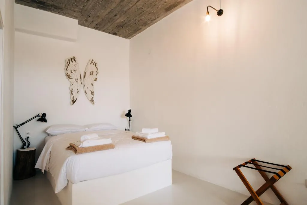 SUITE DELUXE WITH JACUZZI Room, Mesanto Luxury Suites, Santorini