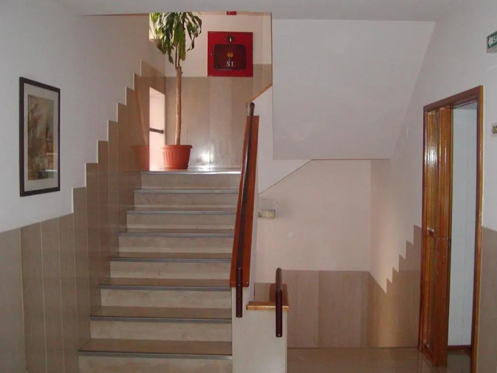 Lobby, Luso Brasileiro, Porto