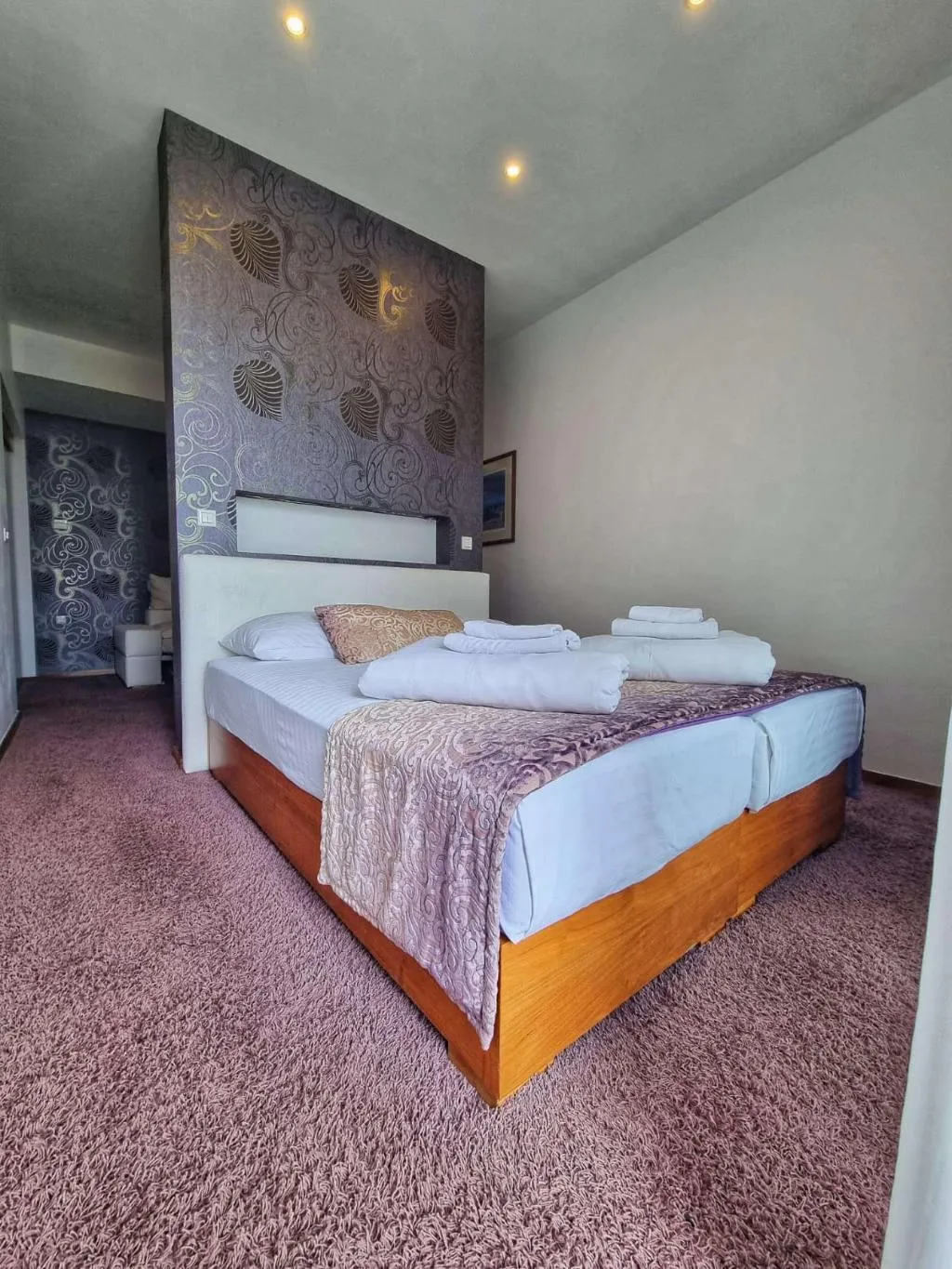 Room, San Antonio, Split
