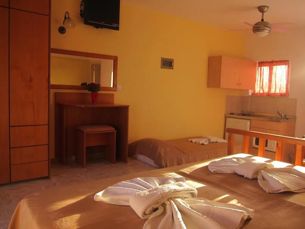 Room, Baladinos Apartments, Crete