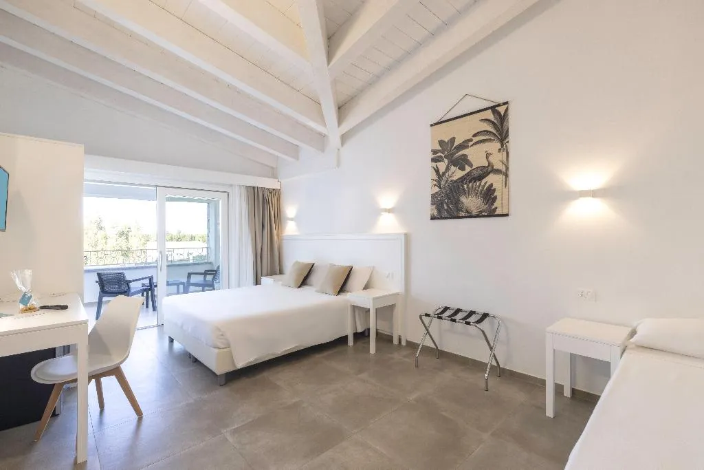 TRIPLE SUPERIOR Room, Hotel S'arena Beach, Olbia