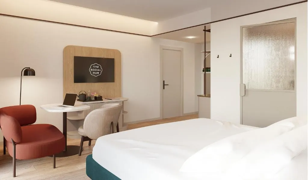 DOUBLE SUPERIOR Room, The Social Hub Barcelona Poblenou, Barcelona