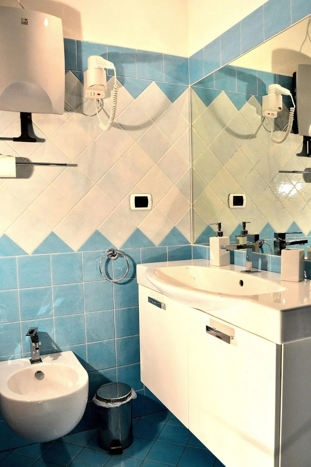 Room, Chez Moi, Florence