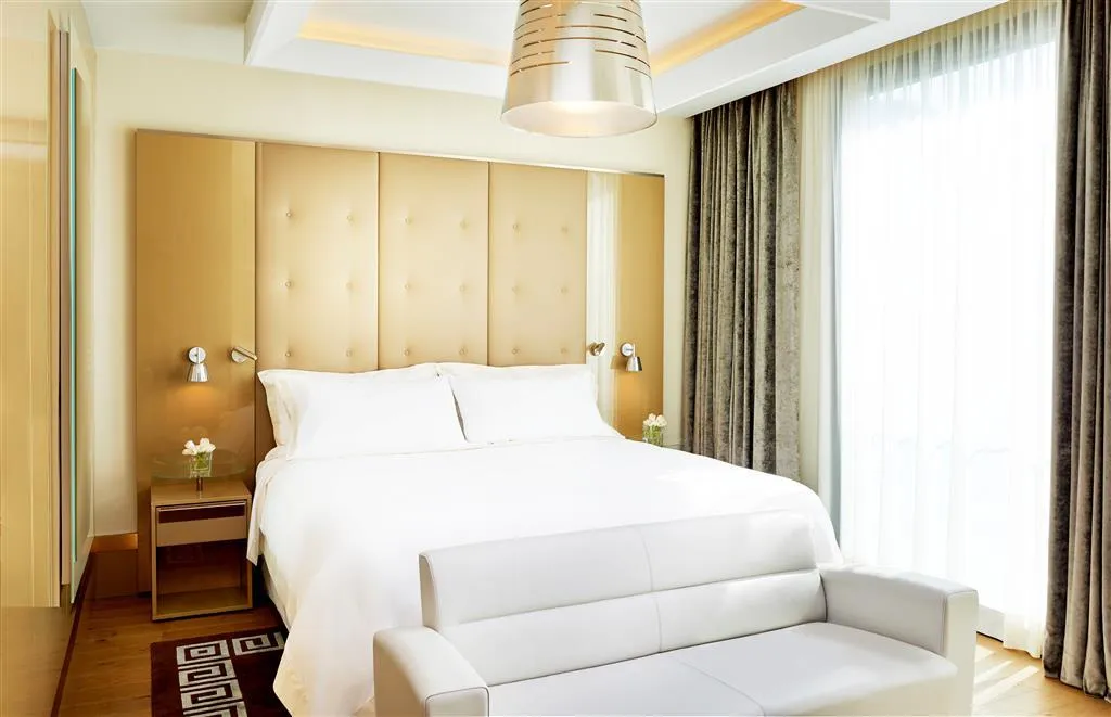 Room, Excelsior Hotel Gallia, a Luxury Collection Hotel, Milan
