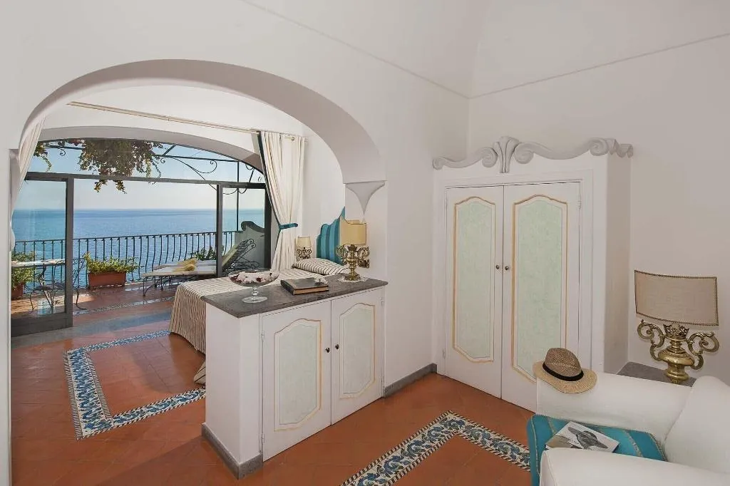 Room, Miramare, Naples