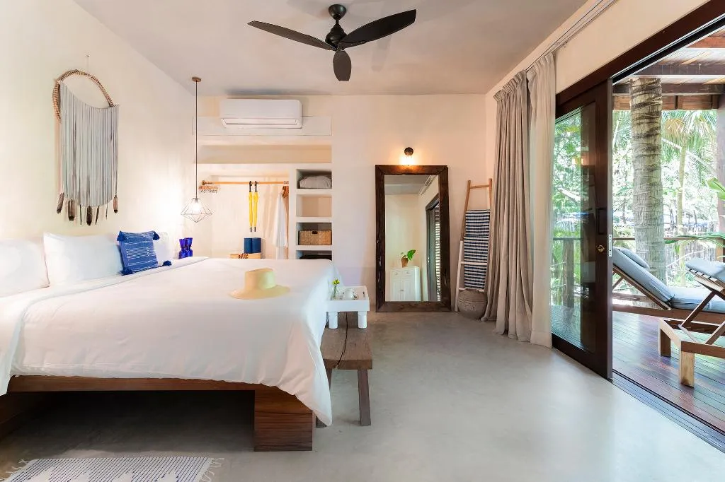 JUNIOR SUITE DELUXE WITH TERRACE Room, Lula Seaside Boutique Hotel, Cancun Area
