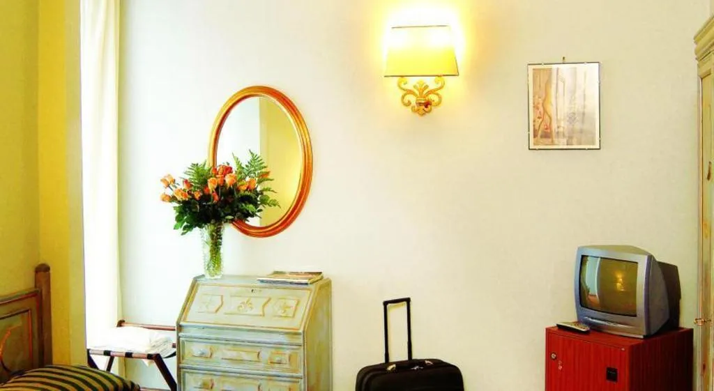 Room, Borbone Di Napoli, Naples
