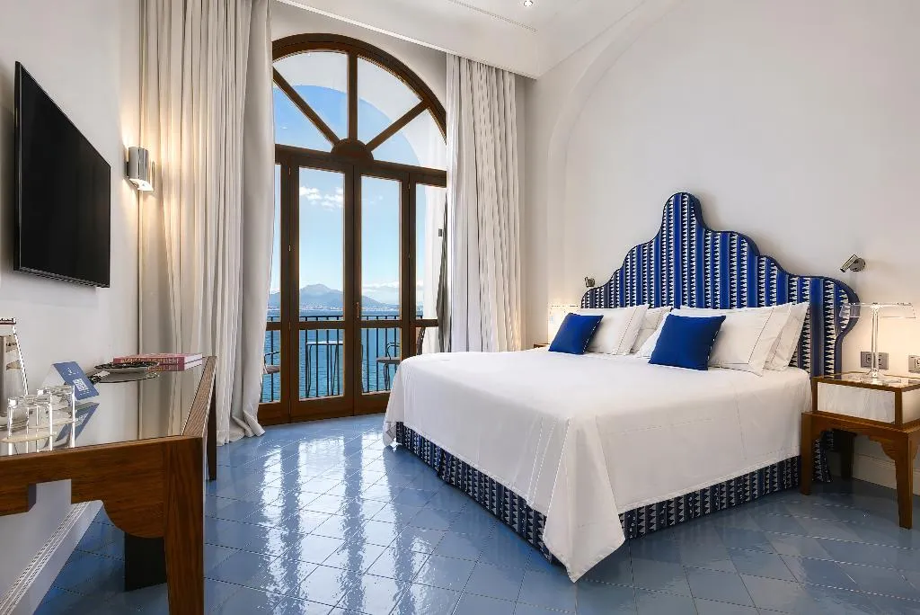 SUITE SUPERIOR SEA VIEW Room, Grand Hotel Europa Palace, Naples