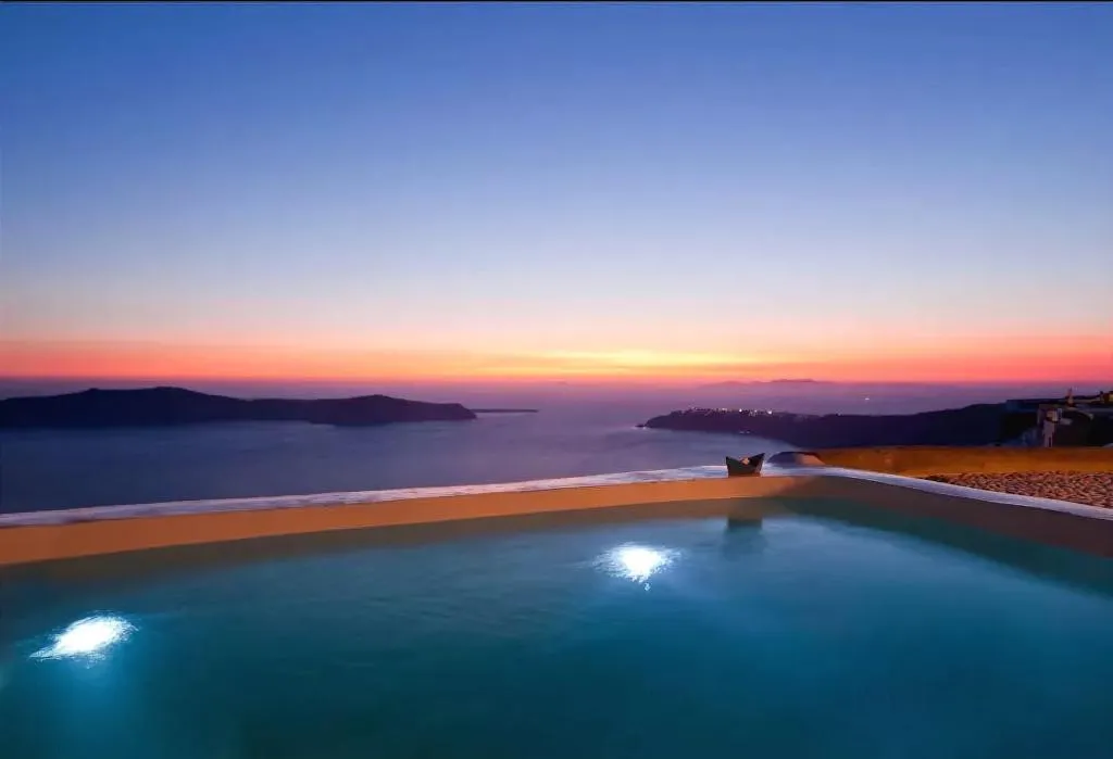 SUITE WITH JACUZZI WITH VIEWS Room, Kapari Natural Resort - member of Unique Lodges Na, Santorini