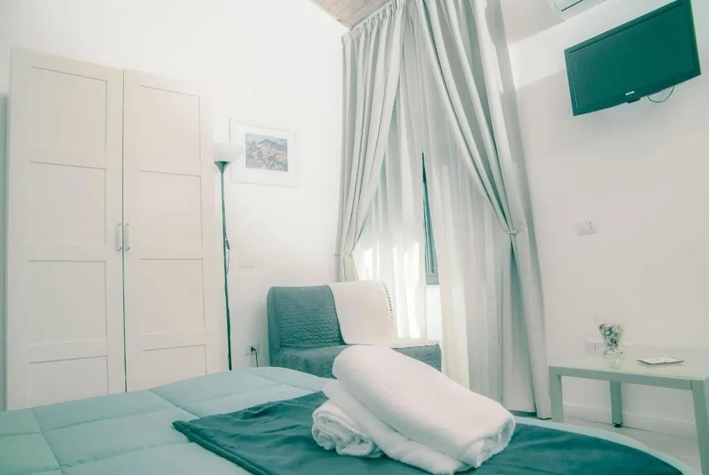 Room, Bookbreakfast, Catania