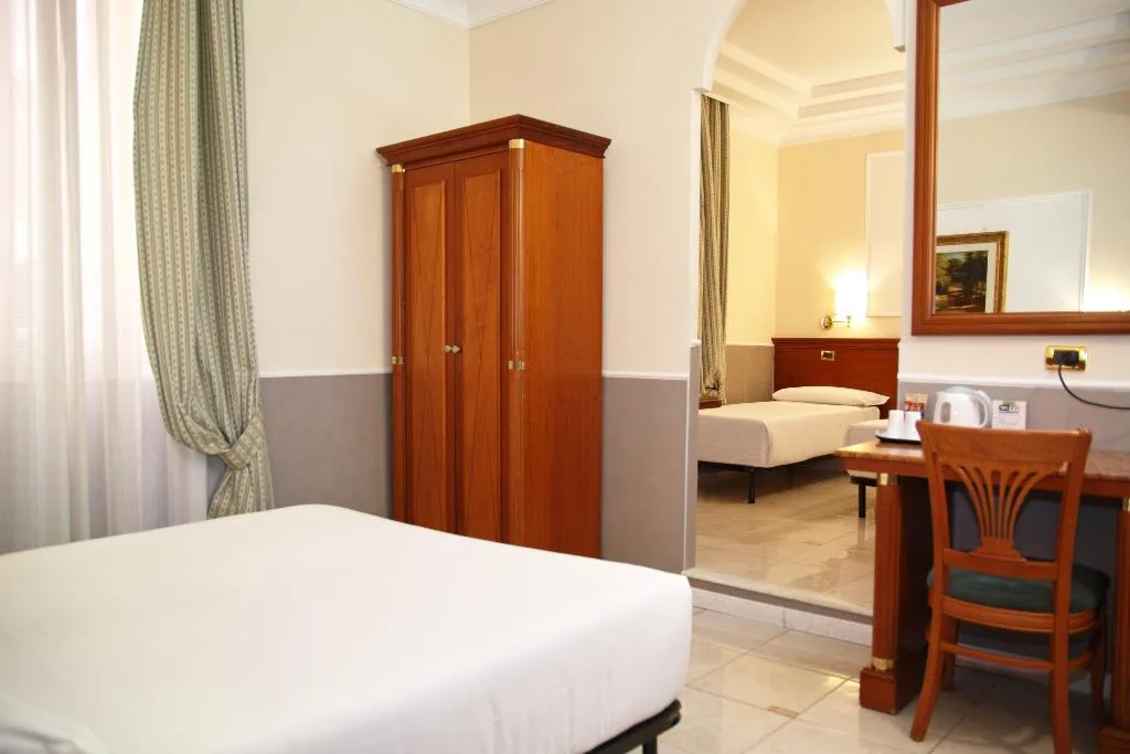 FAMILY ROOM STANDARD Room, Hiberia, Rome