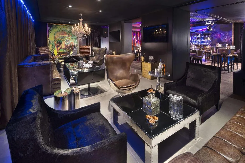 Bar, Fairmont Nile City, Cairo