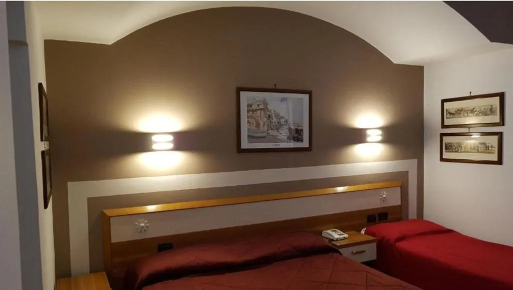 Room, Hotel Mediterraneo, Naples