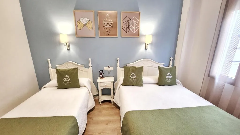 TRIPLE BASIC Room, Eco Hotel Toledo, Madrid