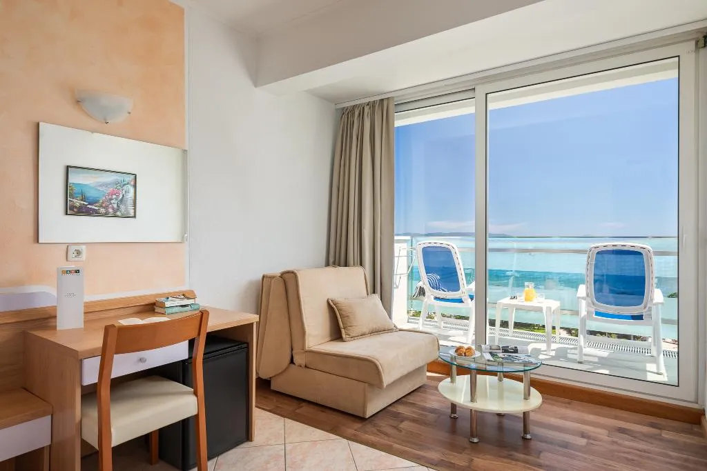 DOUBLE WITH BALCONY Room, MASLINICA Mimosa Lido Palace Hotel, Istria