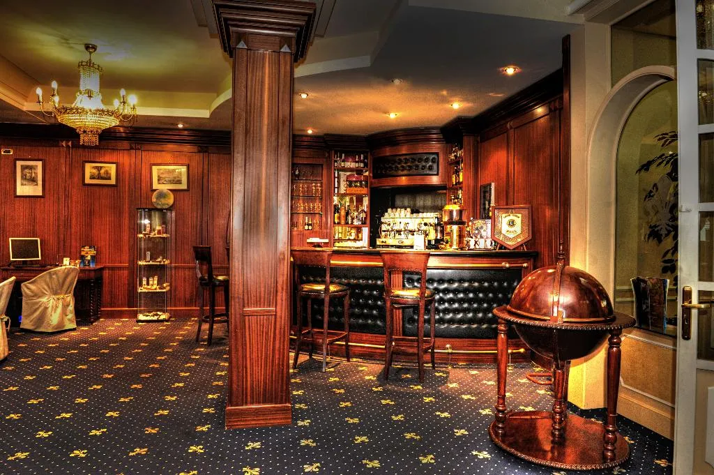 Lobby, I Gigli, Naples