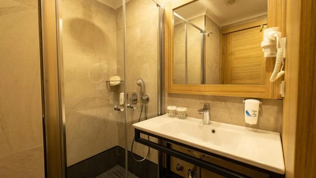Room, Alesta Midtown, Dalaman