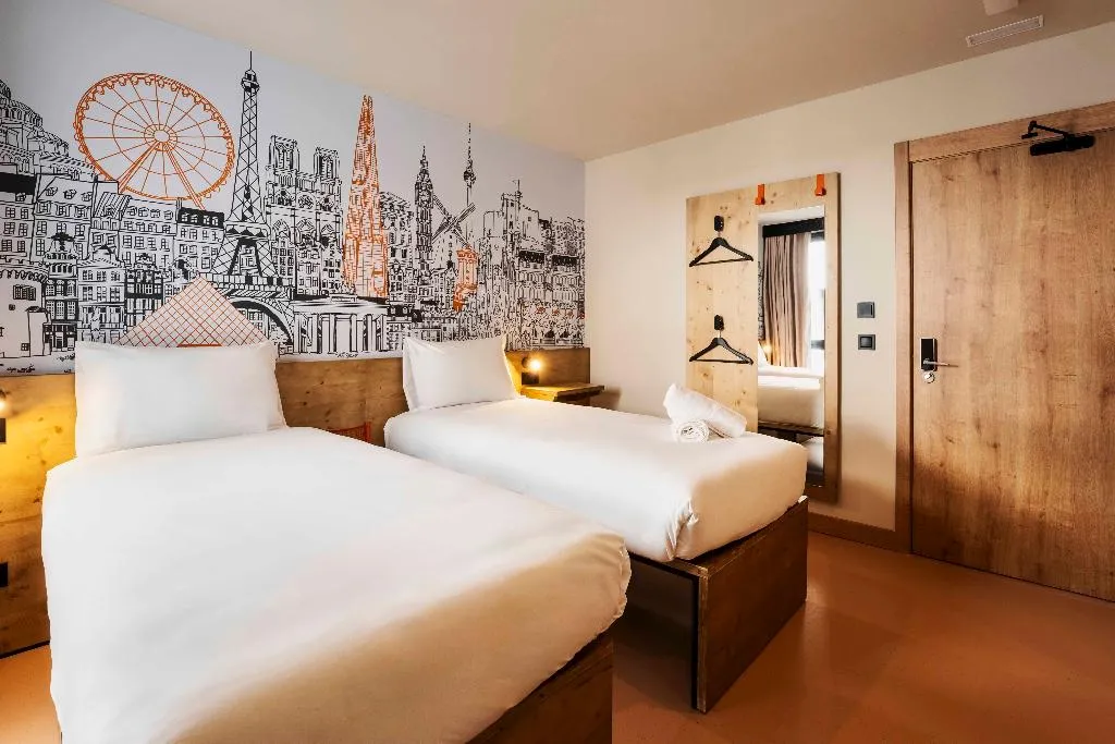 TWIN TWO BEDS Room, easyHotel Madrid Alcala, Madrid